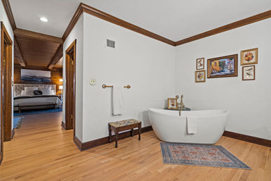 Skyway Retreat: Expansive Estate with Cinema, Games Room + Putting Green image 27