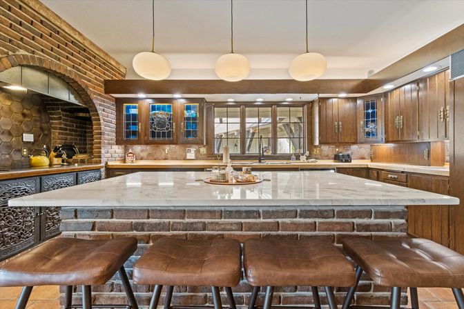 Skyway Retreat: Expansive Estate with Cinema, Games Room + Putting Green image 11