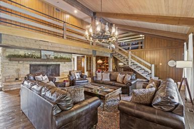 Skyway Retreat: Expansive Estate with Cinema, Games Room + Putting Green image 5