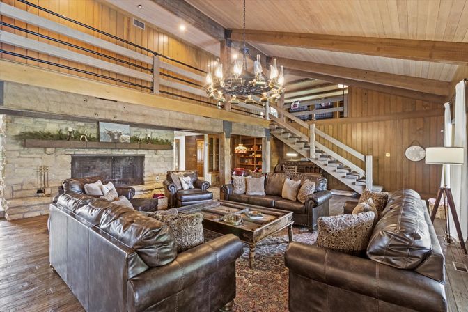 Skyway Retreat: Expansive Estate with Cinema, Games Room + Putting Green image 5