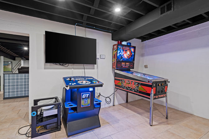 Skyway Retreat: Expansive Estate with Cinema, Games Room + Putting Green image 47