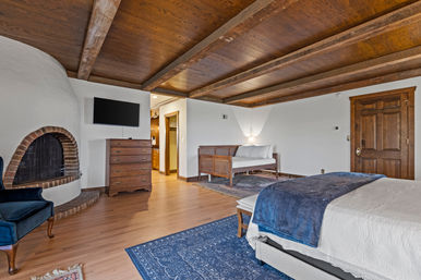 Skyway Retreat: Expansive Estate with Cinema, Games Room + Putting Green image 31