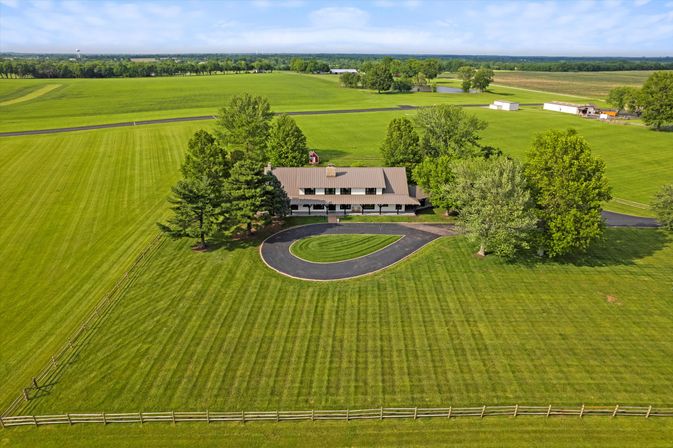 Skyway Retreat: Expansive Estate with Cinema, Games Room + Putting Green image 19