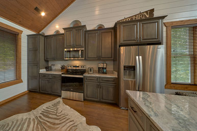 Gatlinburg Splash: Luxury Cabin with Indoor Pool, Hot Tub, Game Room + Theater Room image 25