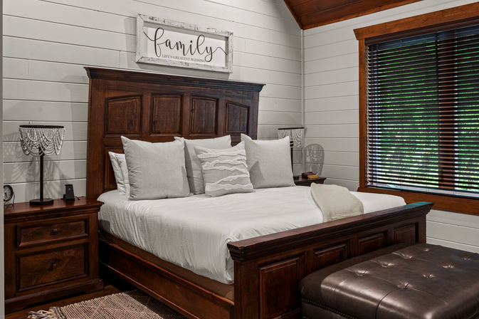 Gatlinburg Splash: Luxury Cabin with Indoor Pool, Hot Tub, Game Room + Theater Room image 21