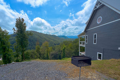 Gatlinburg Splash: Luxury Cabin with Indoor Pool, Hot Tub, Game Room + Theater Room image 22