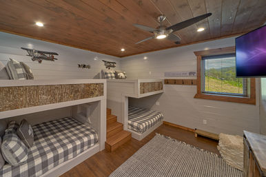 Gatlinburg Splash: Luxury Cabin with Indoor Pool, Hot Tub, Game Room + Theater Room image 16