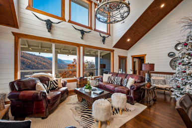Gatlinburg Splash: Luxury Cabin with Indoor Pool, Hot Tub, Game Room + Theater Room image 35