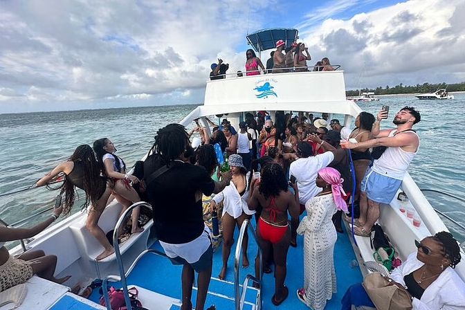 Hip Hop Beats and Live DJ Adults-Only Party Boat with Free Drinks & Transportation image 8