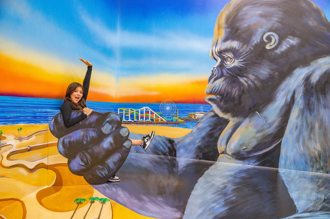 Discover the World of Illusions in Hollywood: A Must-Visit Attraction image 10