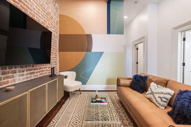 Ziggy Unit: Warm Upscale Art-Filled Condo  image 21