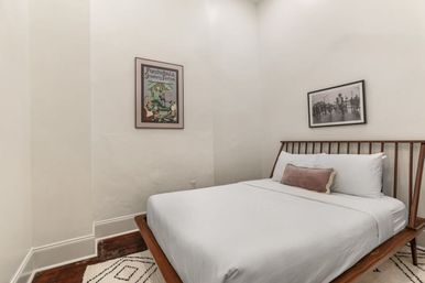 Ziggy Unit: Warm Upscale Art-Filled Condo  image 7