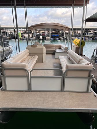 Nauti ATX: Top Rated Lake Travis Pontoon Party- Includes Captain, Stocked Cooler & Lily Pad image 9