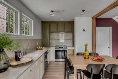 3 Bedroom Private Home Downtown @ Emerson Square  image 5
