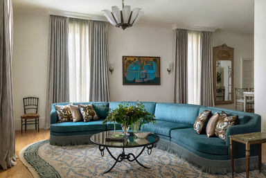 Boutique Suites. Rooftop Views. The Streetcar at Your Door. Hotel Perle. image 10