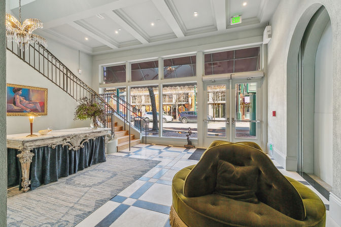 Boutique Suites. Rooftop Views. The Streetcar at Your Door. Hotel Perle. image 6