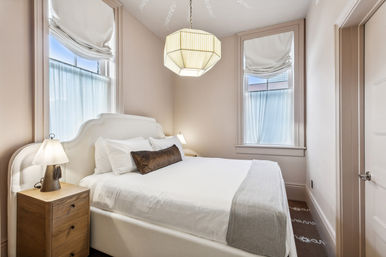 Boutique Suites. Rooftop Views. The Streetcar at Your Door. Hotel Perle. image 16