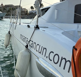 Sailing Experience with Romantic Dinner in Cancun image 4