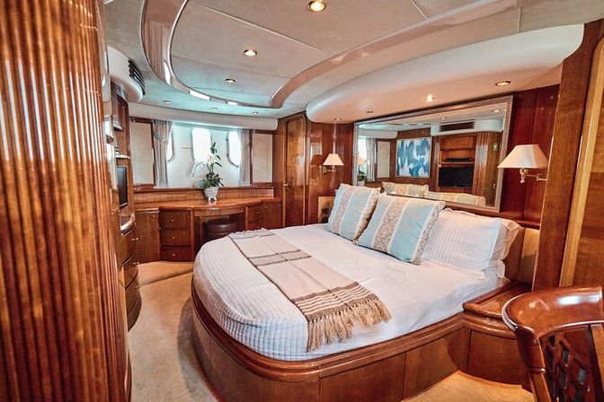 All-Inclusive Luxury Yacht Charter: Heather Nikki 80 ft Italian Azimut image 24