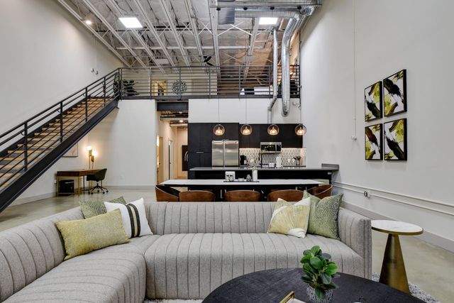 3BR Luxury Loft Near Downtown image 4