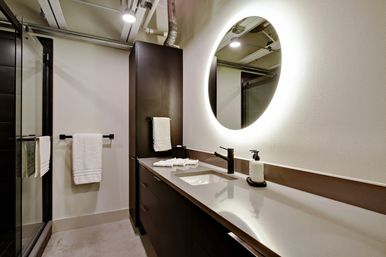 3BR Luxury Loft Near Downtown image 16
