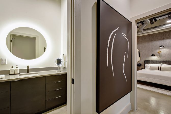 3BR Luxury Loft Near Downtown image 8