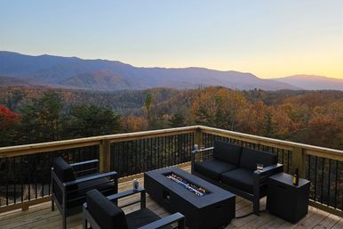 Dream View Lodge: Fire Pit, Hot Tub + Indoor Pool, Theater & Epic Mountain Views image 2