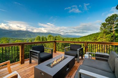 Dream View Lodge: Fire Pit, Hot Tub + Indoor Pool, Theater & Epic Mountain Views image 1