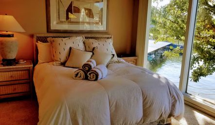 Waterfront Luxe at LOZ: Two-Level Condo with Pools + Scenic Views image 12