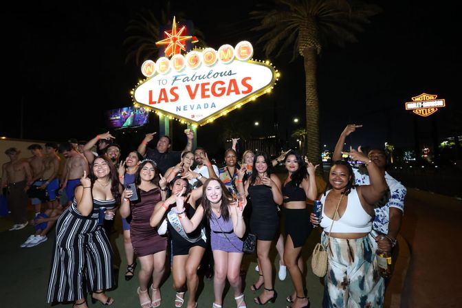 2 Hour Booze Cruise & Night Club Experience  image 5
