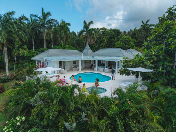 Abacus Villa: Complimentary Van & Driver for Stays 7+ Nights image 1