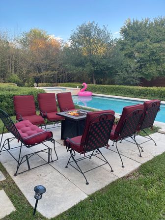 Sweet Escape: Historic 3500 sq ft Luxury Estate: Heated Pool, Hot Tub & Walkable to Main St image 6