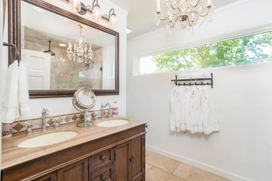 Sweet Escape: Historic 3500 sq ft Luxury Estate: Heated Pool, Hot Tub & Walkable to Main St image 32