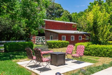 Sweet Escape: Historic 3500 sq ft Luxury Estate: Heated Pool, Hot Tub & Walkable to Main St image 39