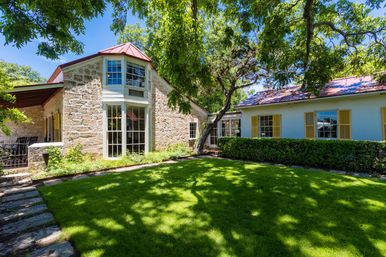 Sweet Escape: Historic 3500 sq ft Luxury Estate: Heated Pool, Hot Tub & Walkable to Main St image 44