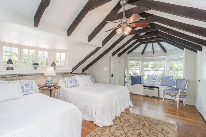 Sweet Escape: Historic 3500 sq ft Luxury Estate: Heated Pool, Hot Tub & Walkable to Main St image 28