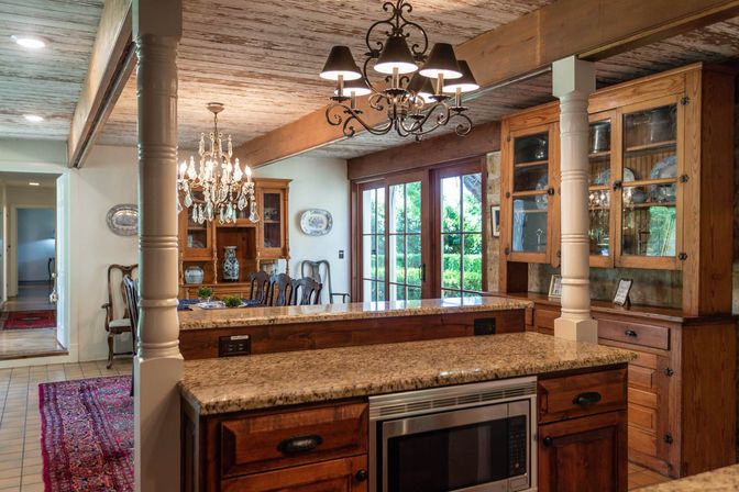 Sweet Escape: Historic 3500 sq ft Luxury Estate: Heated Pool, Hot Tub & Walkable to Main St image 18