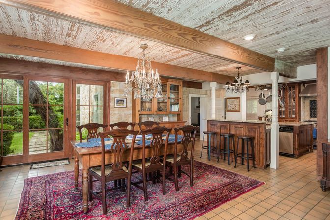 Sweet Escape: Historic 3500 sq ft Luxury Estate: Heated Pool, Hot Tub & Walkable to Main St image 16
