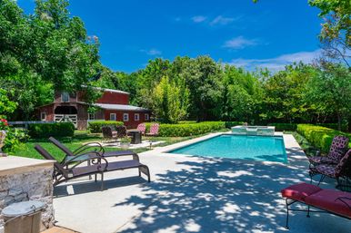 Sweet Escape: Historic 3500 sq ft Luxury Estate: Heated Pool, Hot Tub & Walkable to Main St image 36