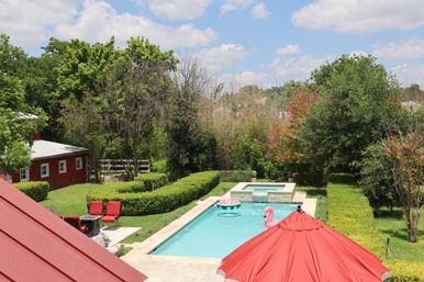 Sweet Escape: Historic 3500 sq ft Luxury Estate: Heated Pool, Hot Tub & Walkable to Main St image 52
