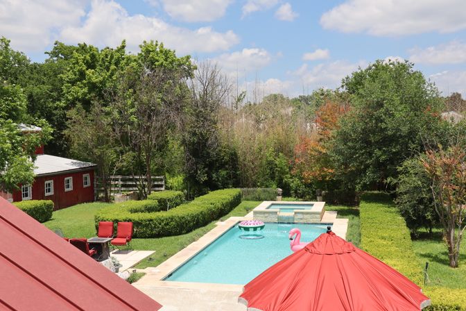 Sweet Escape: Historic 3500 sq ft Luxury Estate: Heated Pool, Hot Tub & Walkable to Main St image 52
