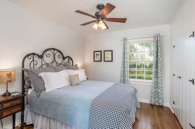 Sweet Escape: Historic 3500 sq ft Luxury Estate: Heated Pool, Hot Tub & Walkable to Main St image 26