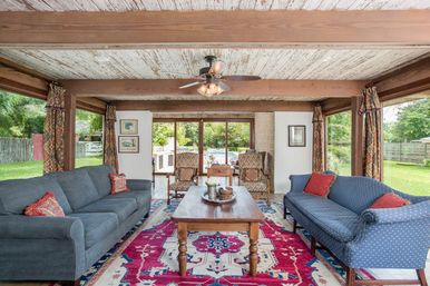 Sweet Escape: Historic 3500 sq ft Luxury Estate: Heated Pool, Hot Tub & Walkable to Main St image 9