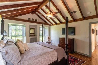 Sweet Escape: Historic 3500 sq ft Luxury Estate: Heated Pool, Hot Tub & Walkable to Main St image 29