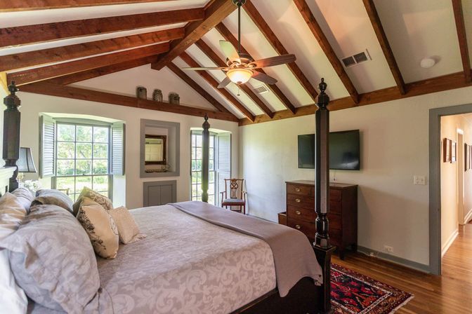 Sweet Escape: Historic 3500 sq ft Luxury Estate: Heated Pool, Hot Tub & Walkable to Main St image 29