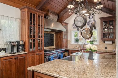 Sweet Escape: Historic 3500 sq ft Luxury Estate: Heated Pool, Hot Tub & Walkable to Main St image 20