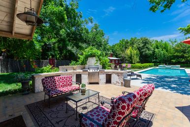 Sweet Escape: Historic 3500 sq ft Luxury Estate: Heated Pool, Hot Tub & Walkable to Main St image 41