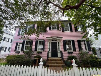 The Pink Houses Walking Tour image 15