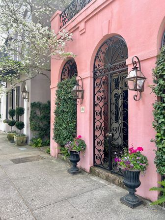 The Pink Houses Walking Tour image 10