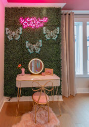 Dolly’s Pink Palace: Country-Chic Stay Near Broadway with Private Rooftop Deck image 2